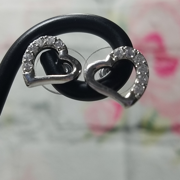 Adorable Stud Heart Earrings - Picture 6 of 6